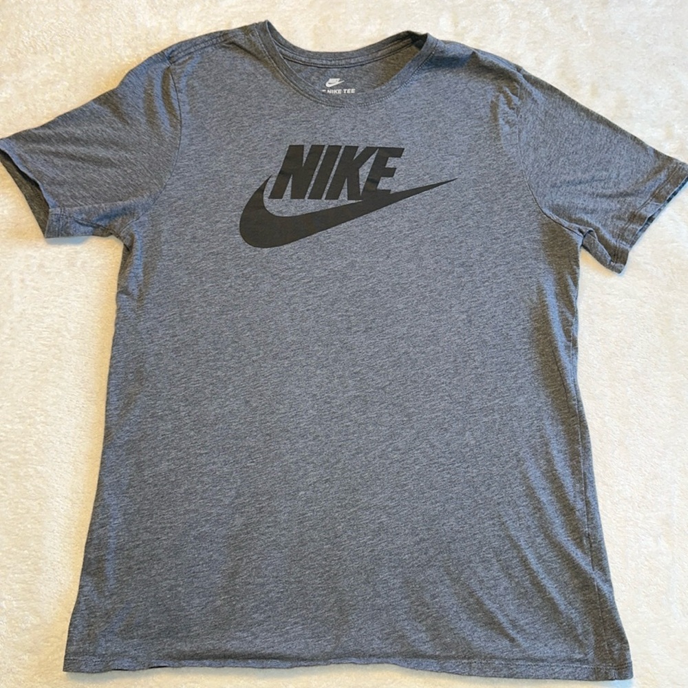Nike grey graphic t-shirt size large